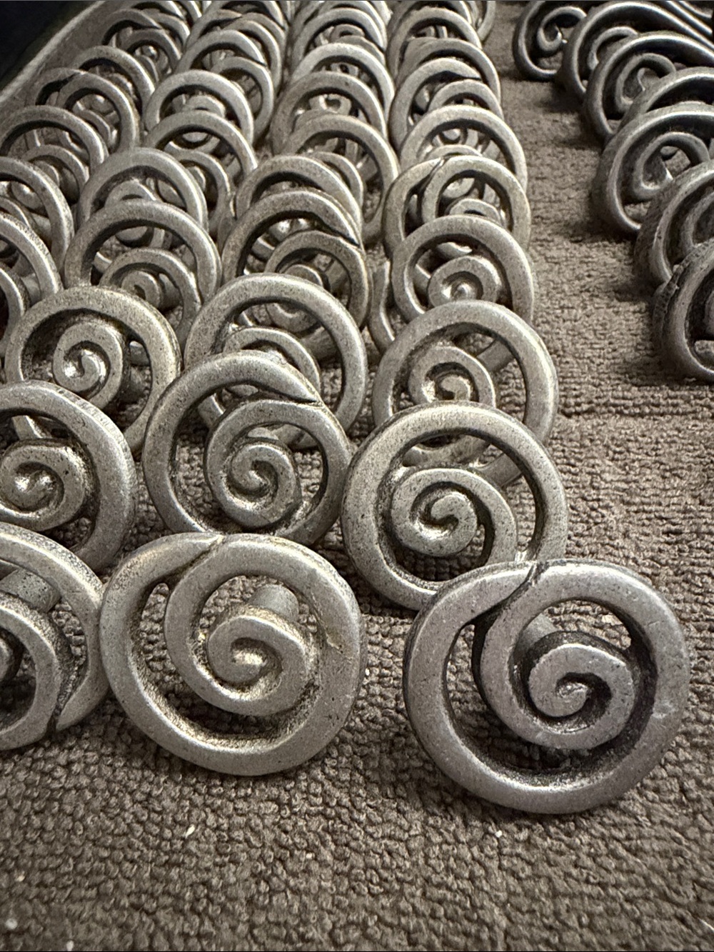 Drawer knobs and handles - Picture 2 of 4
